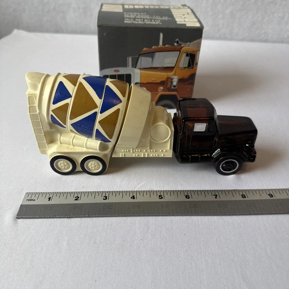 Vtg 1970s Avon Cement Mixer Truck Decanter Bottle Wild Country After Shave Box